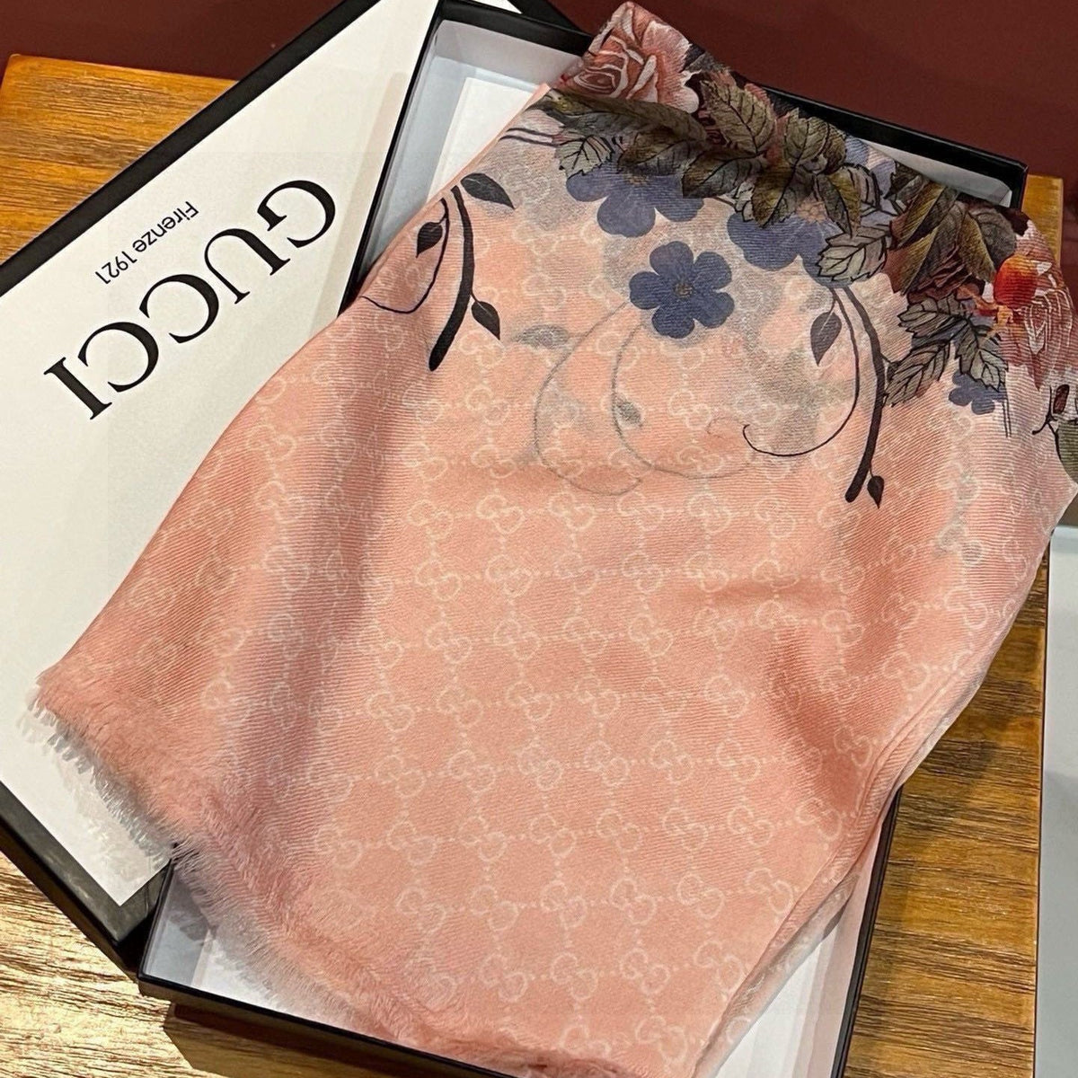 GUCCI 25S SCARF 200 IN CASHMERE 733885