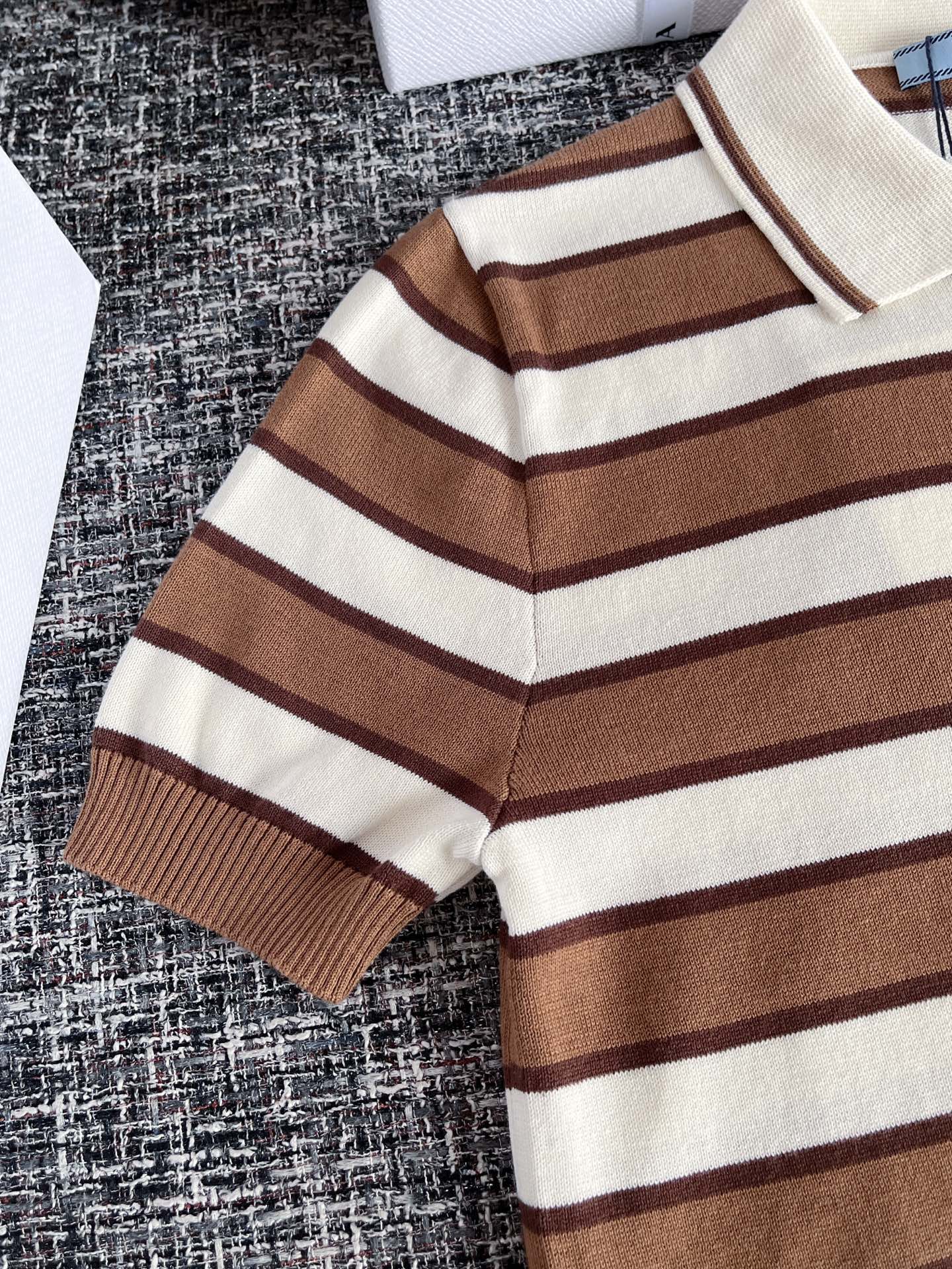 PRADA KNIT POLO STYLE 81