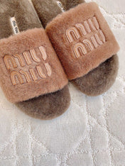 RABBIT FUR SLIPPERS BROWN WITH EMBROIDED LOGO