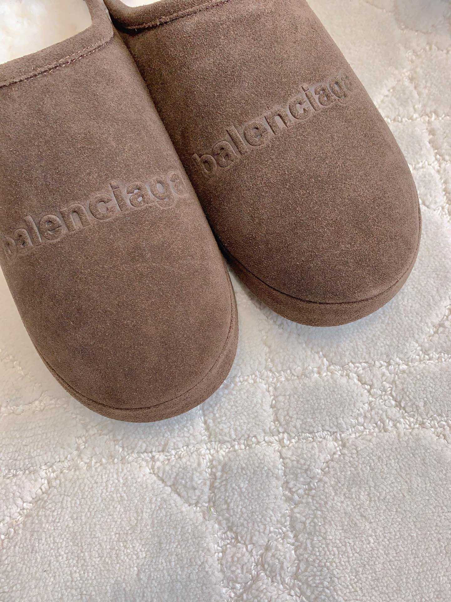 ALASKA SLIPPER IN CHOCOLATE SUEDE