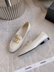 CHANEL 25S LOAFERS WITH LARGE LOGO IN IVORY CALFSKIN GOLD HARDWARE