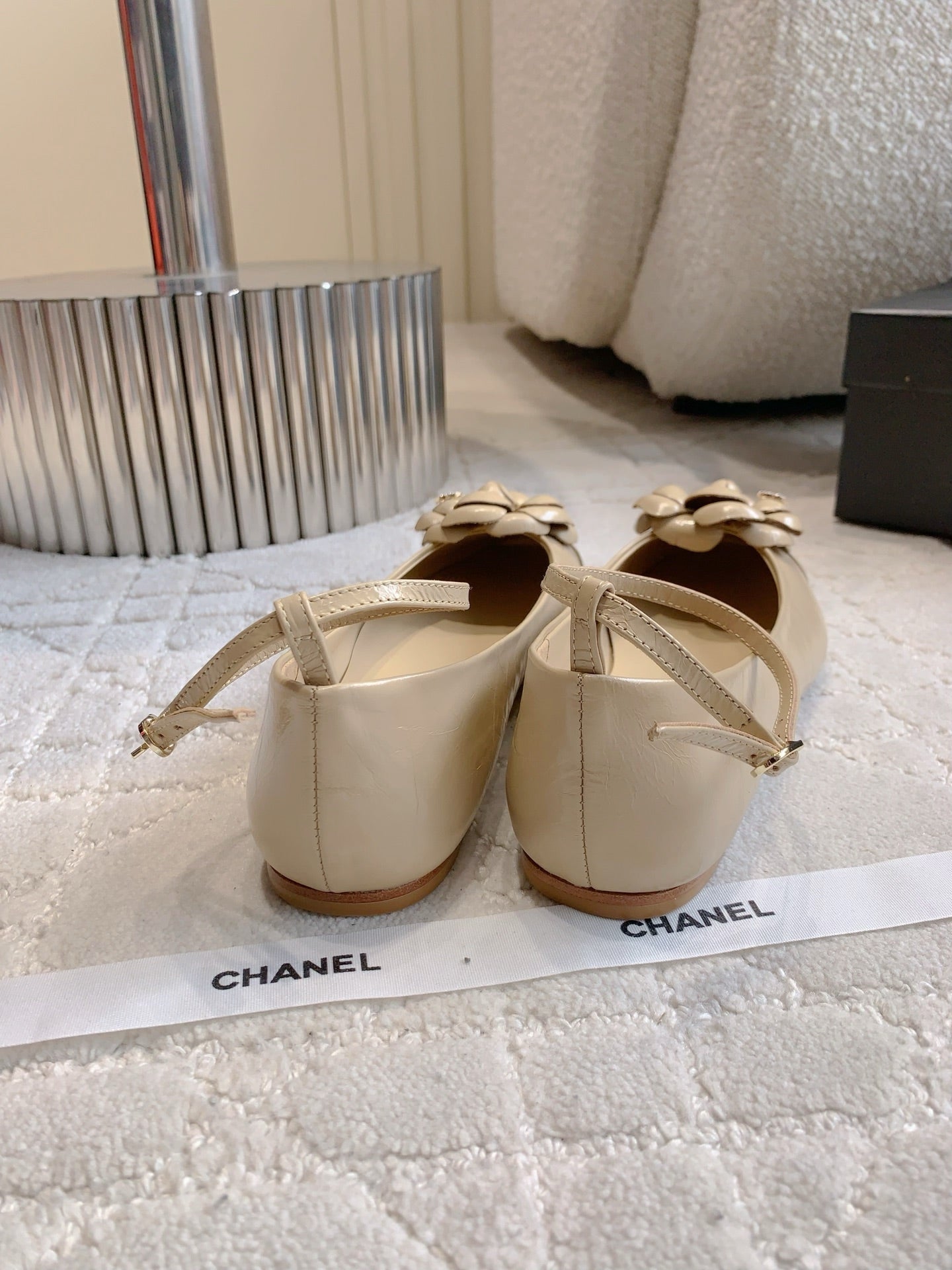 CHANEL 25S CAMELLIA SQUARE TOE FLATS IN BEIGE CALFSKIN GOLD HARDWARE