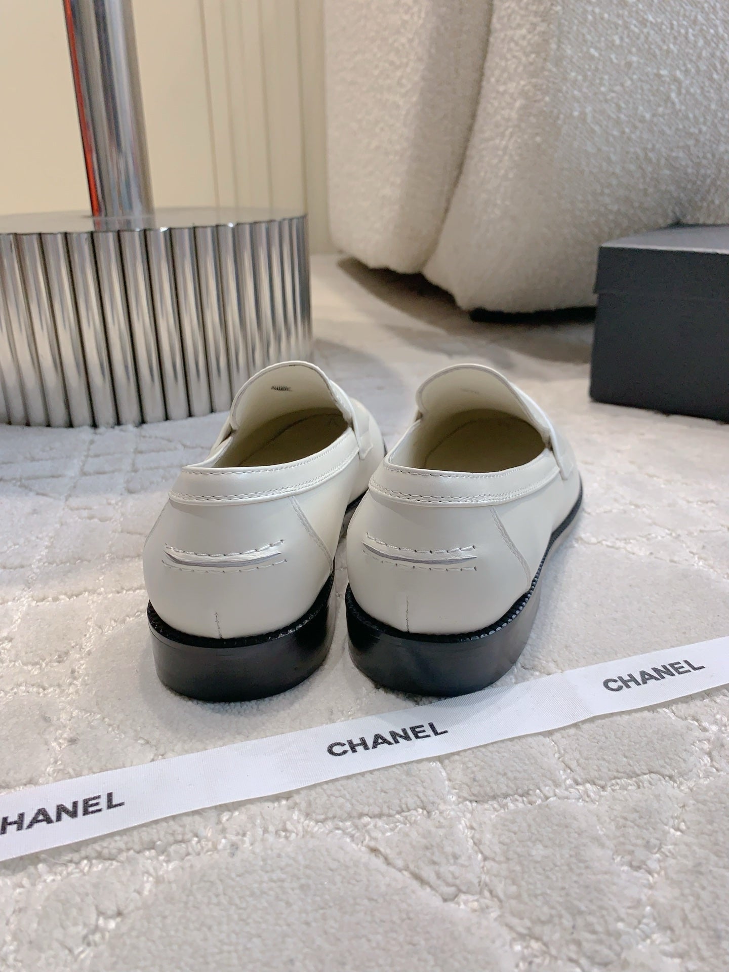CHANEL 25S MOCCASINS IN WHITE CALFSKIN GOLD HARDWARE