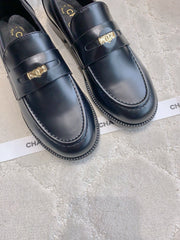 CHANEL 25S MOCCASINS IN BLACK SHINY CALFSKIN GOLD HARDWARE