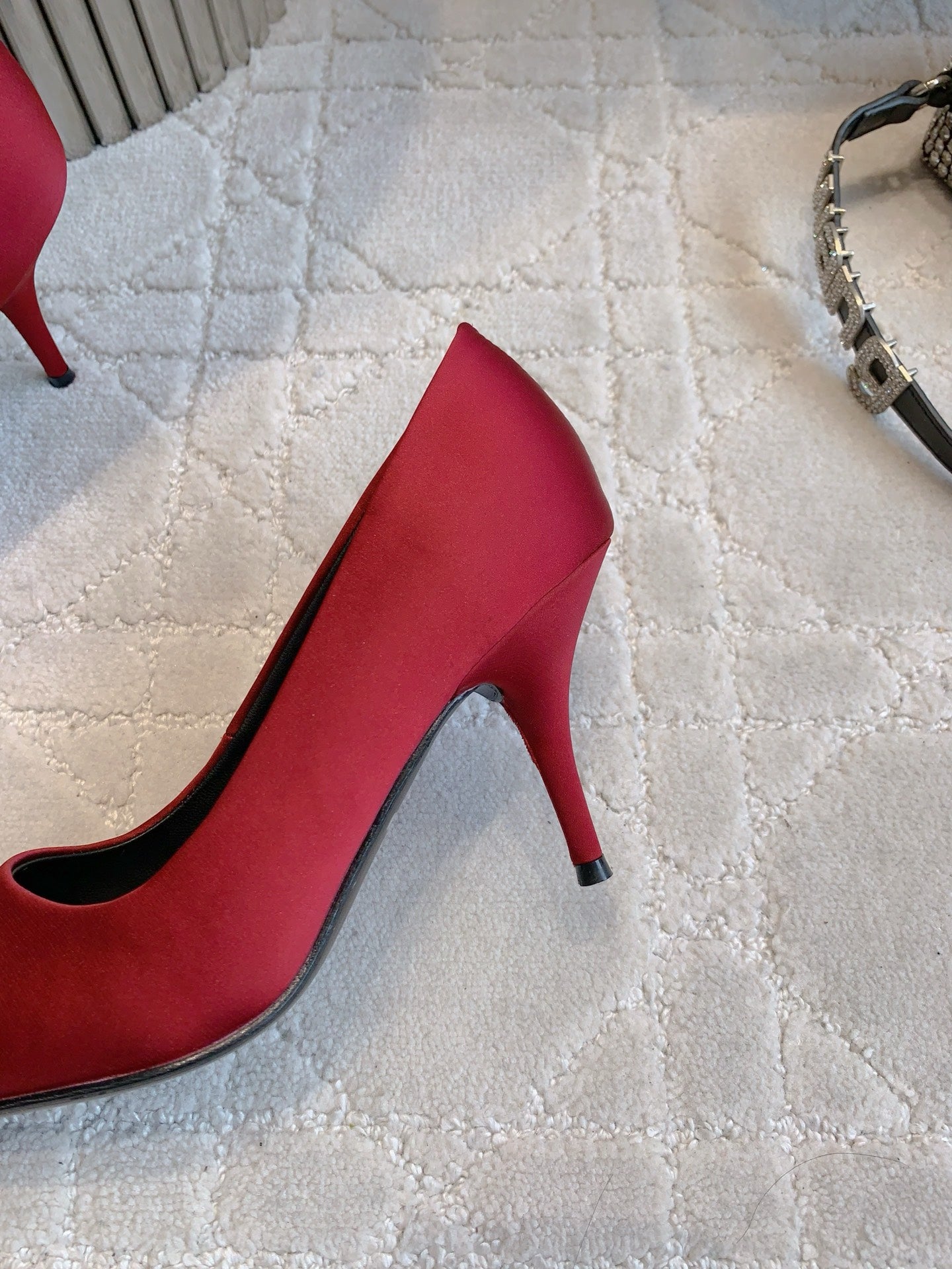 BALENCIAGA 25S POINTED-TOE HIGH HEELS 70 MM IN RED SATIN WITH GOLD HARDWARE