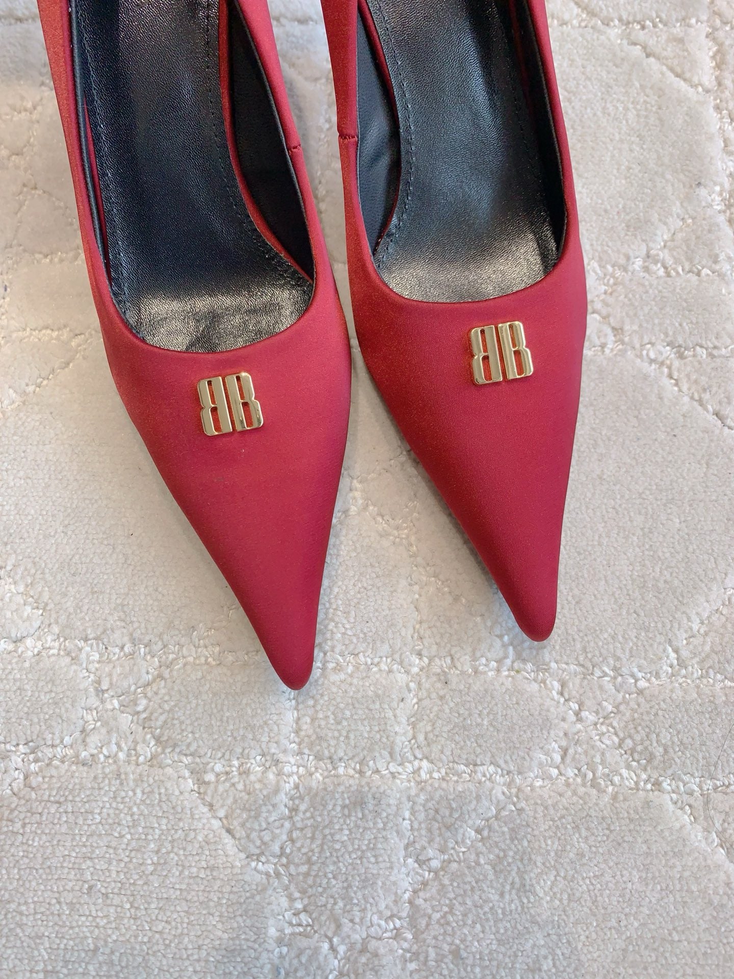 BALENCIAGA 25S POINTED-TOE HIGH HEELS 70 MM IN RED SATIN WITH GOLD HARDWARE