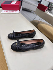 VLTN CLASSIC BALLET FLATS 25S IN BLACK CALFSKIN WITH BOW