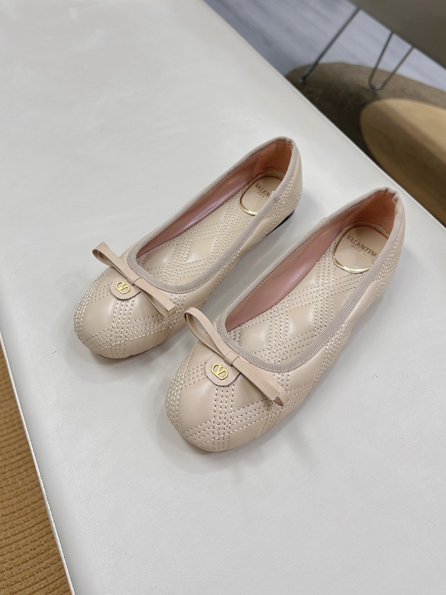 VLTN CLASSIC BALLET FLATS 25S IN LIGHT BEIGE CALFSKIN WITH BOW
