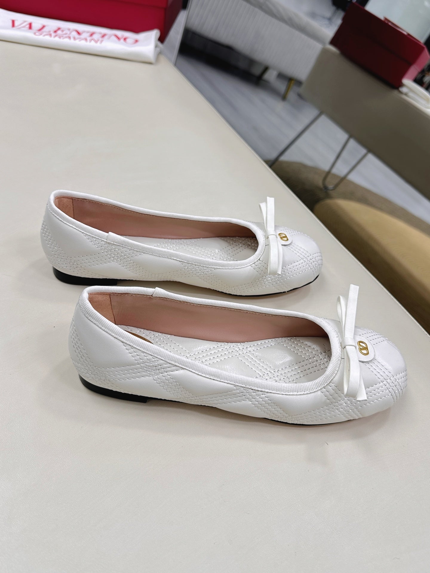 VLTN CLASSIC BALLET FLATS 25S IN WHITE CALFSKIN WITH BOW