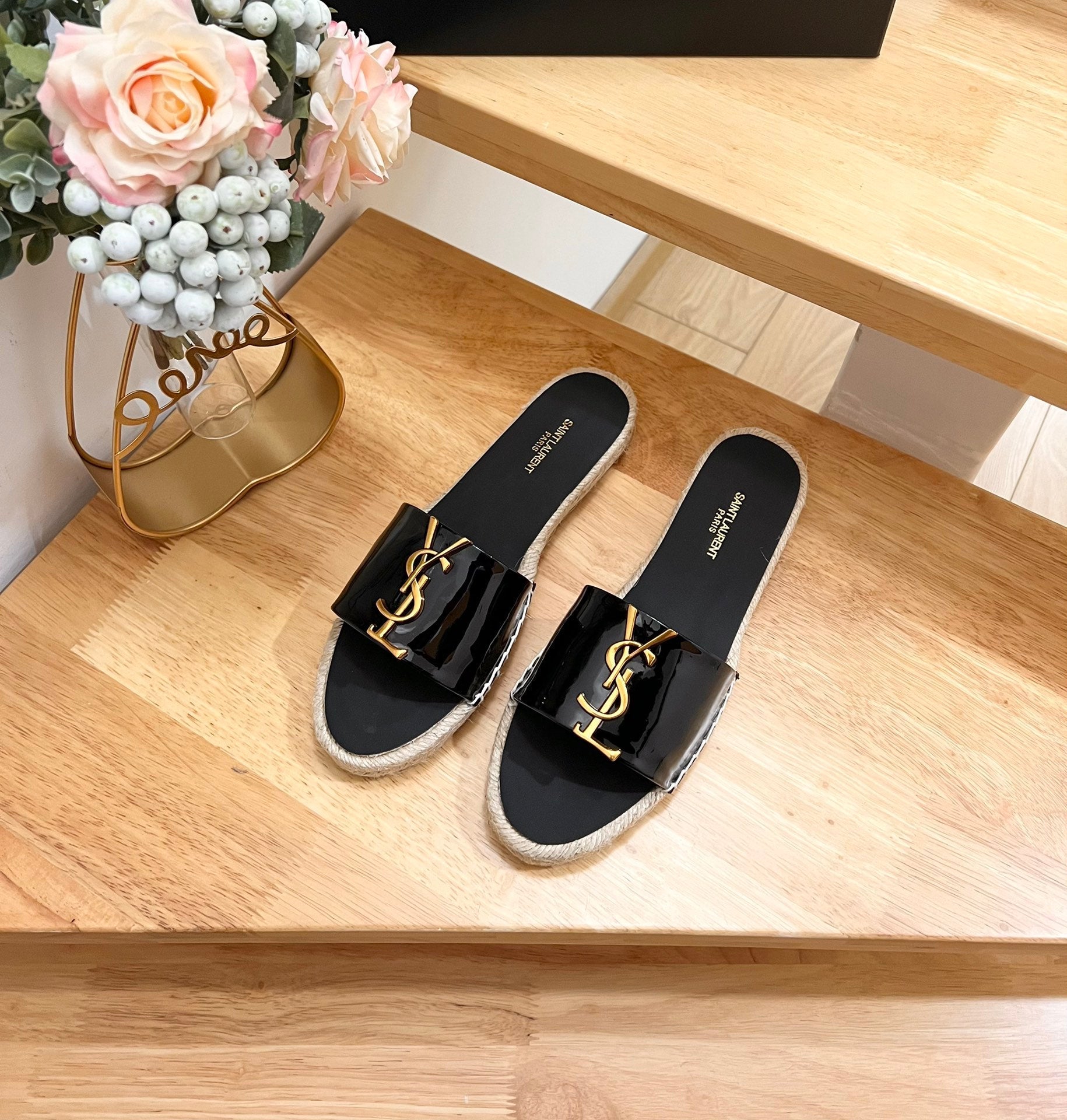 SL YVES LOGO SLIPPER BLACK CALFSKIN