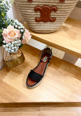 ROCKSTUD FLATFORM SANDAL IN BLACK CALFSKIN