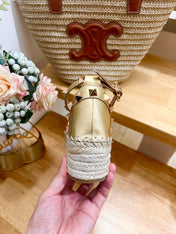 ROCKSTUD FLATFORM SANDAL IN GOLD CALFSKIN