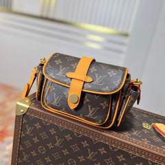 LV 25S CARGO 23 IN BROWN MONOGRAM CANVAS LEATHER TRIM GOLD HARDWARE