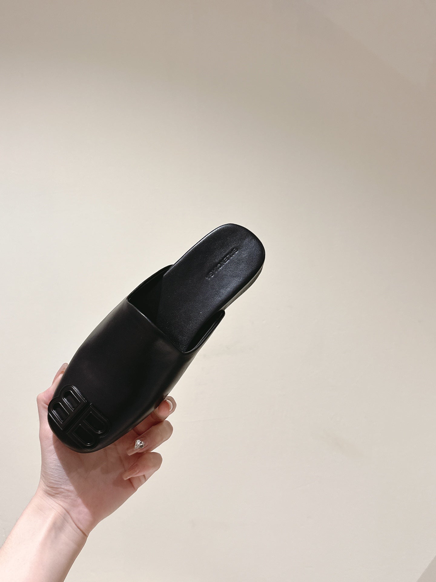 BLACK SHINY LAMBSKIN SQUARE TOE FLAT MULES BLACK BUCKLE