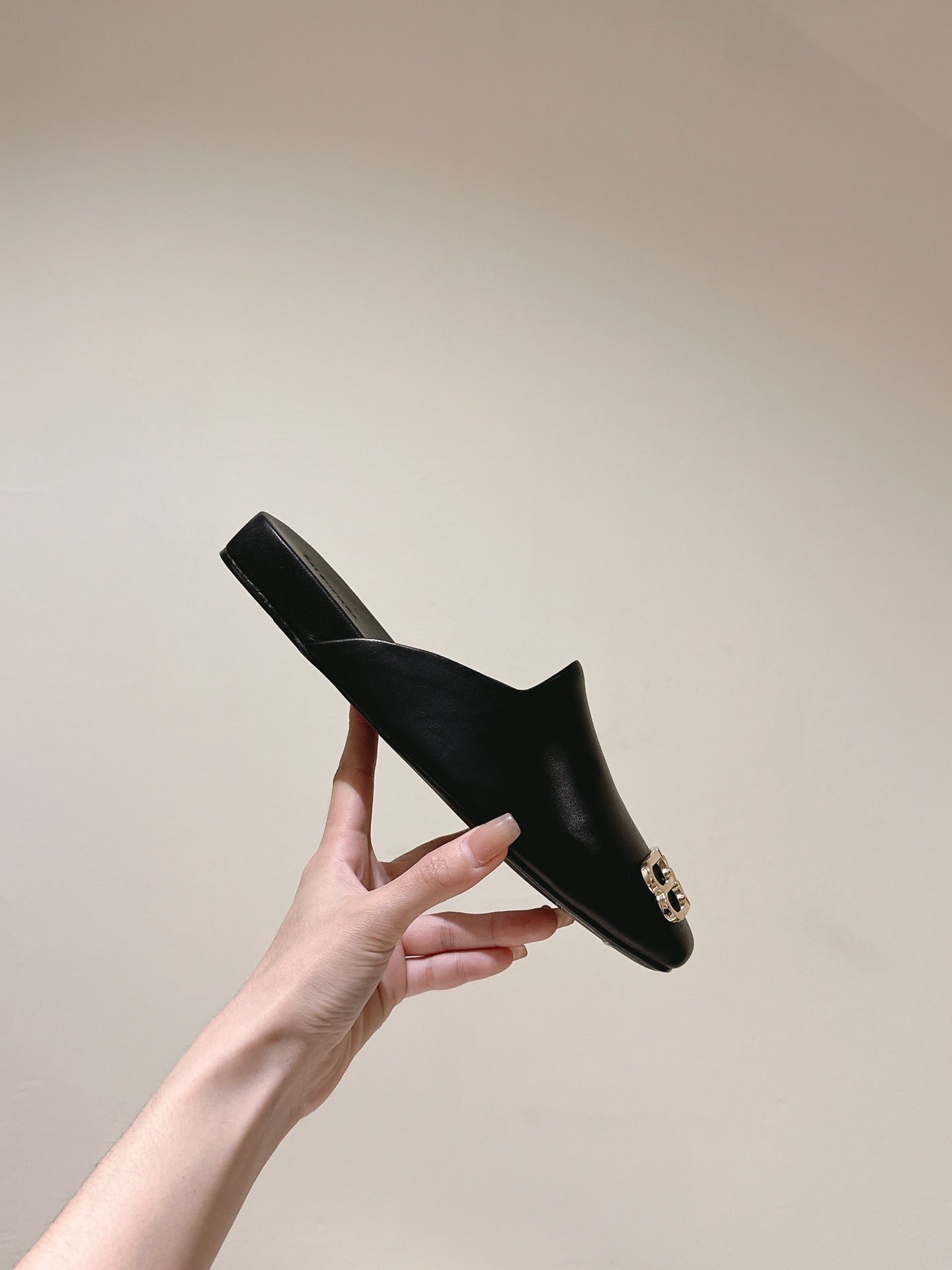 BLACK SHINY LAMBSKIN SQUARE TOE FLAT MULES GOLD BUCKLE