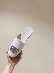 FLAT MULES IN WHITE SMOOTH CALFSKIN SILVER BUCKLE