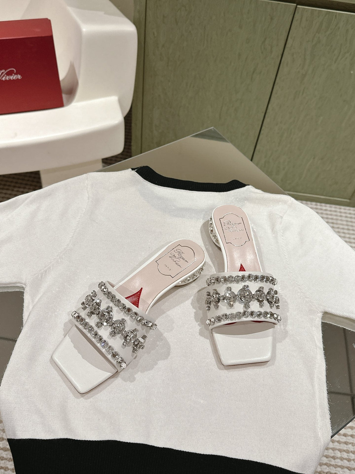 TRUMPET METALLIC MULES IN WHITE SMOOTH CALFSKIN WITH EMBELLISHED BUCKLE