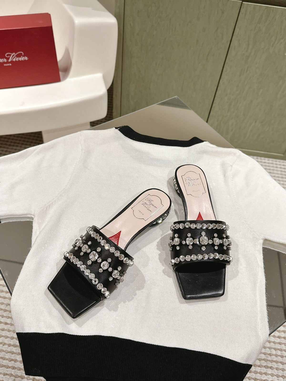 TRUMPET METALLIC MULES IN BLACK PATENT CALFSKIN WITH EMBELLISHED BUCKLE