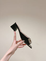 CRYSTAL HEEL MULE IN BLACK PATENT CALFSKIN WITH EMBELLISHED BUCKLE