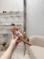 THONG SANDALS IN CINNAMON BROWN CALFSKIN AND WHITE CANVAS