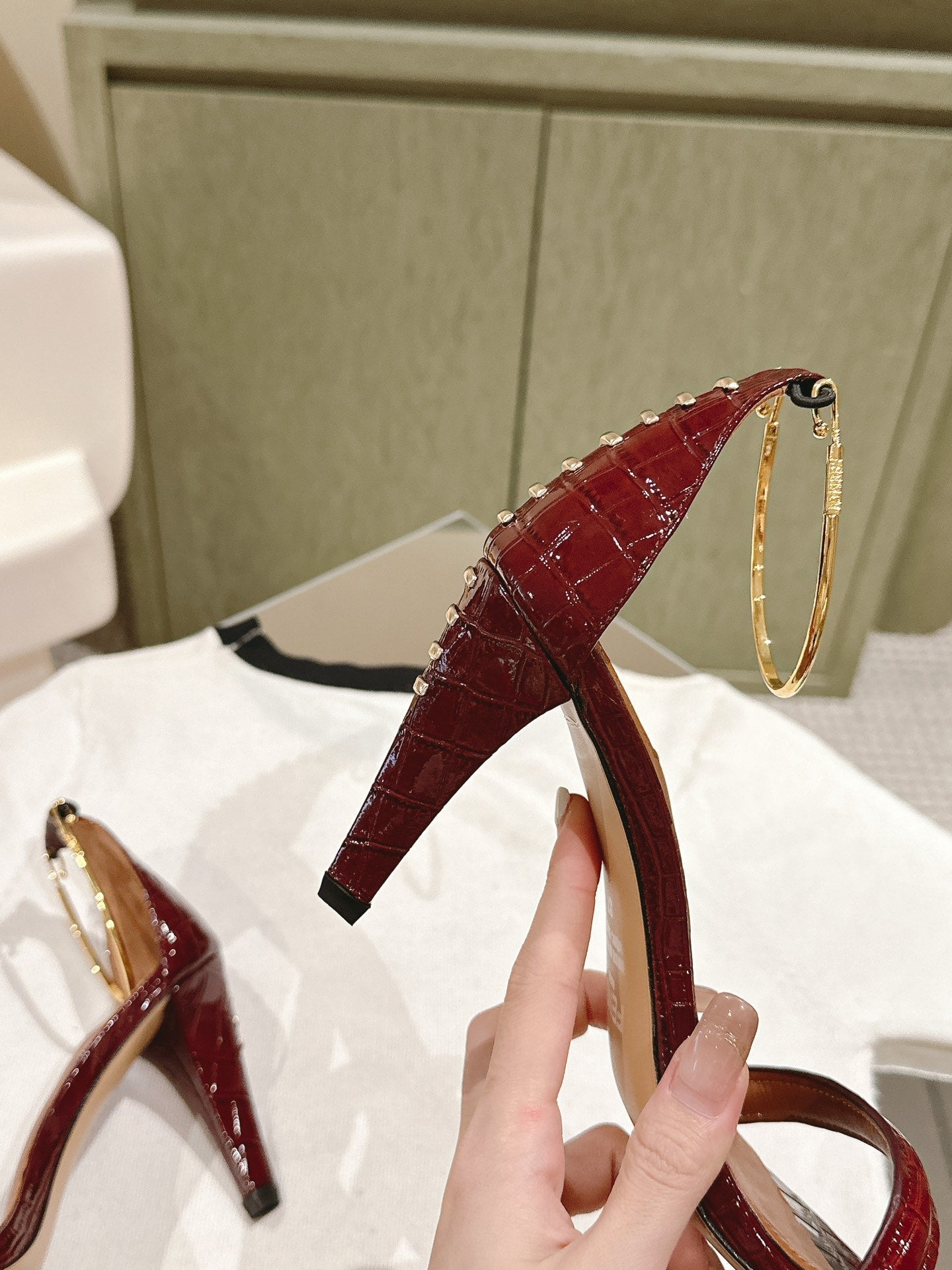 FENDI HIGH-HEELED 85 MM IN CHERRY RED LAMBSKIN WITH GOLD HARDWARE