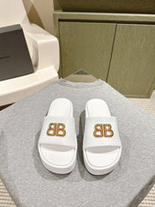 RISE SANDALS IN WHITE SHINY LAMBSKIN GOLD BUCKLE