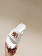 RISE SANDALS IN WHITE SHINY LAMBSKIN GOLD BUCKLE