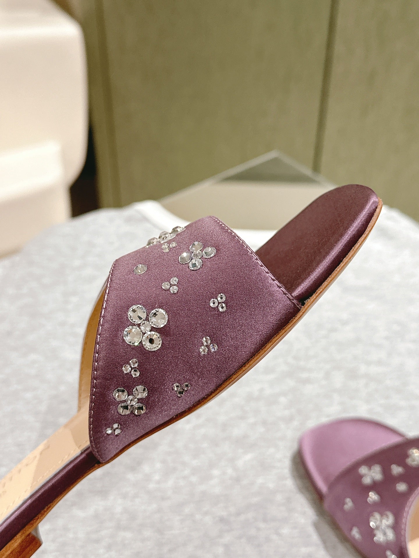 LV WOMEN FLAT MULE IN MAUVE PURPLE SATIN WITH RHINESTONE