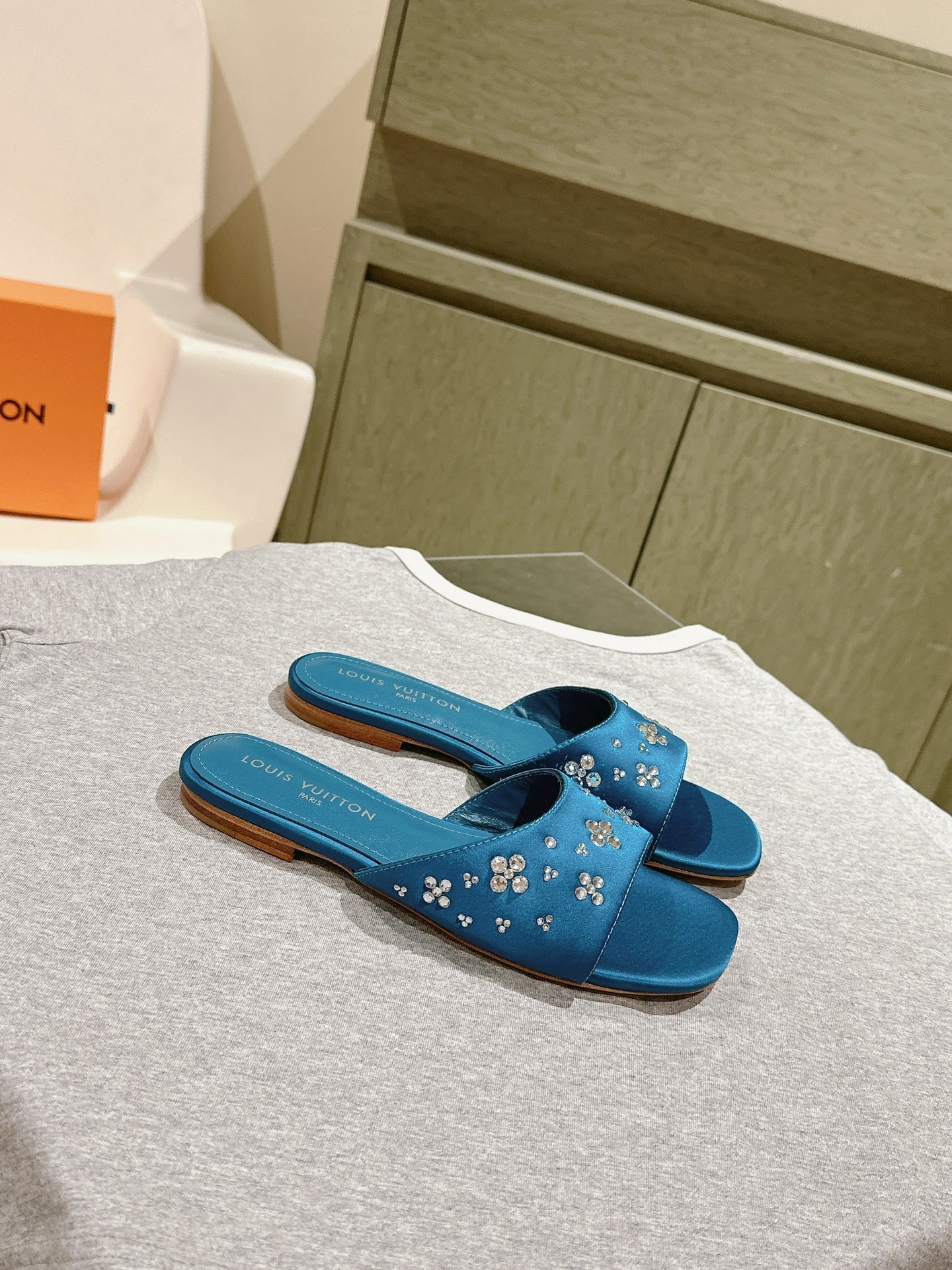 LV WOMEN FLAT MULE IN COBALT BLUE SATIN WITH RHINESTONE