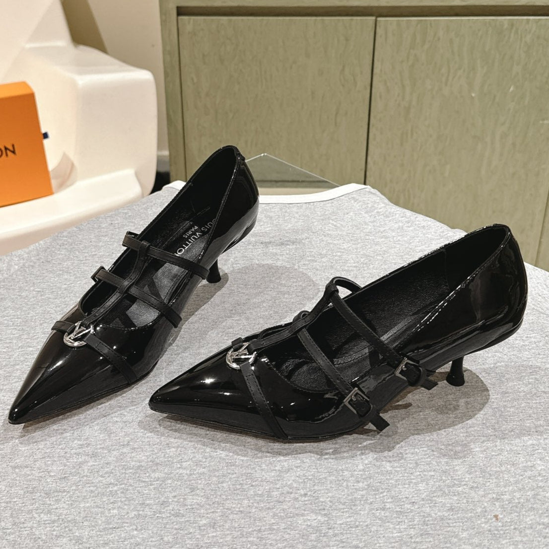 HIGH PUMP 45MM IN BLACK CALFSKIN WITH BLACK STRAPS