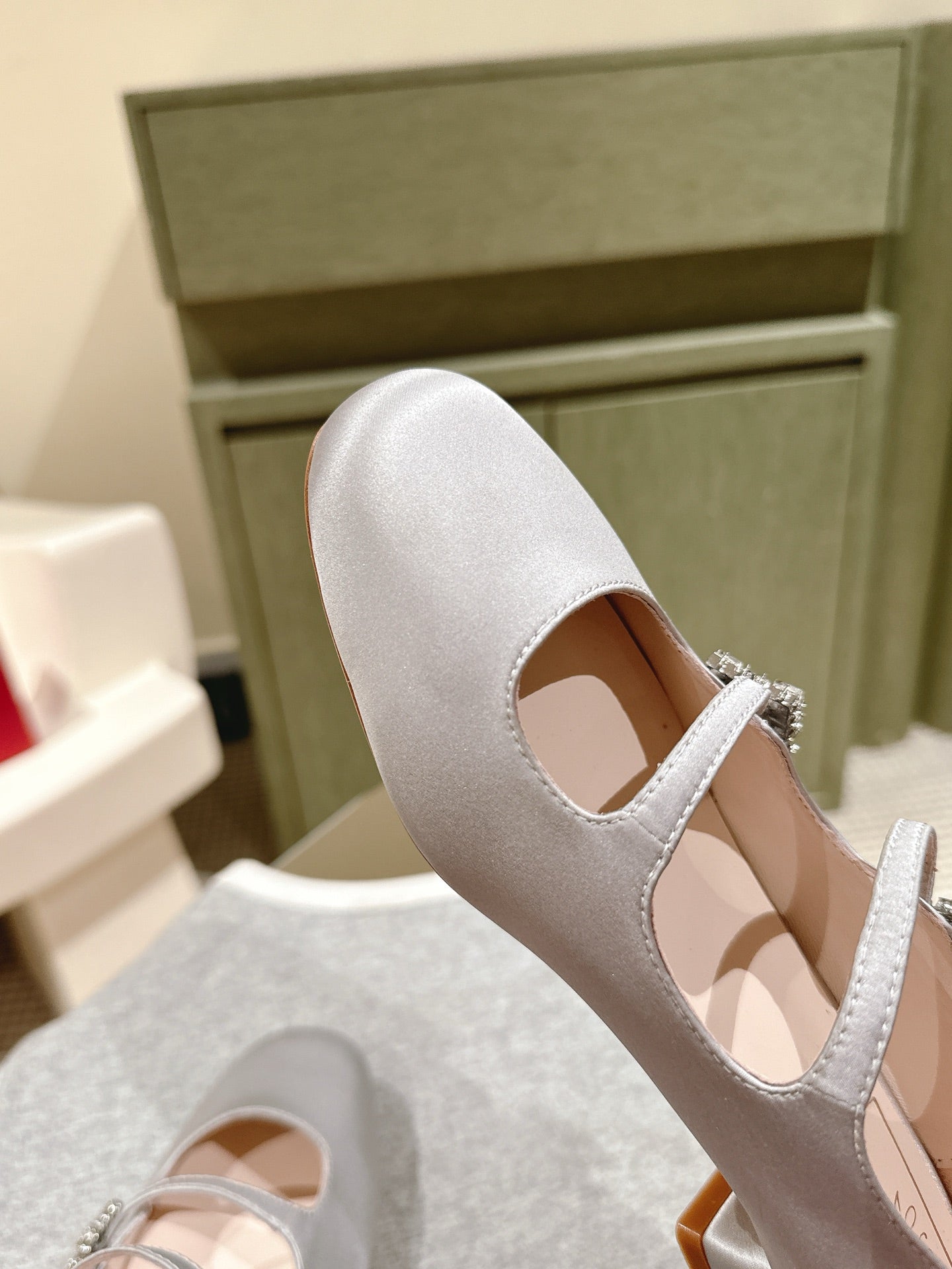 TRÈS VIVIER MARY JANE DOUBLE-STRAP IN SILVER SILK