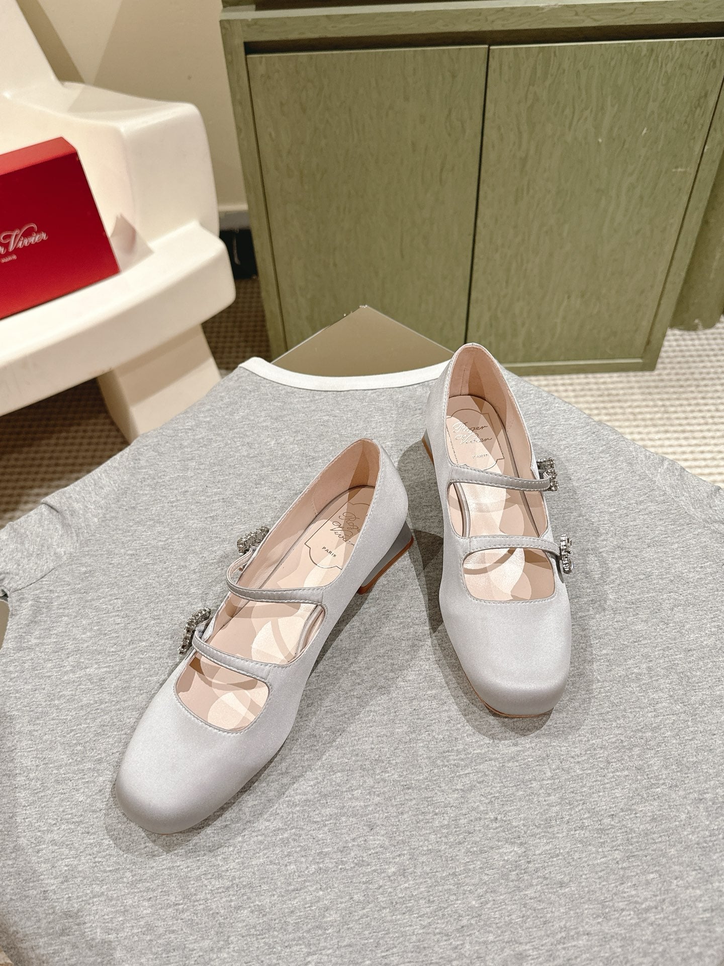 TRÈS VIVIER MARY JANE DOUBLE-STRAP IN SILVER SILK