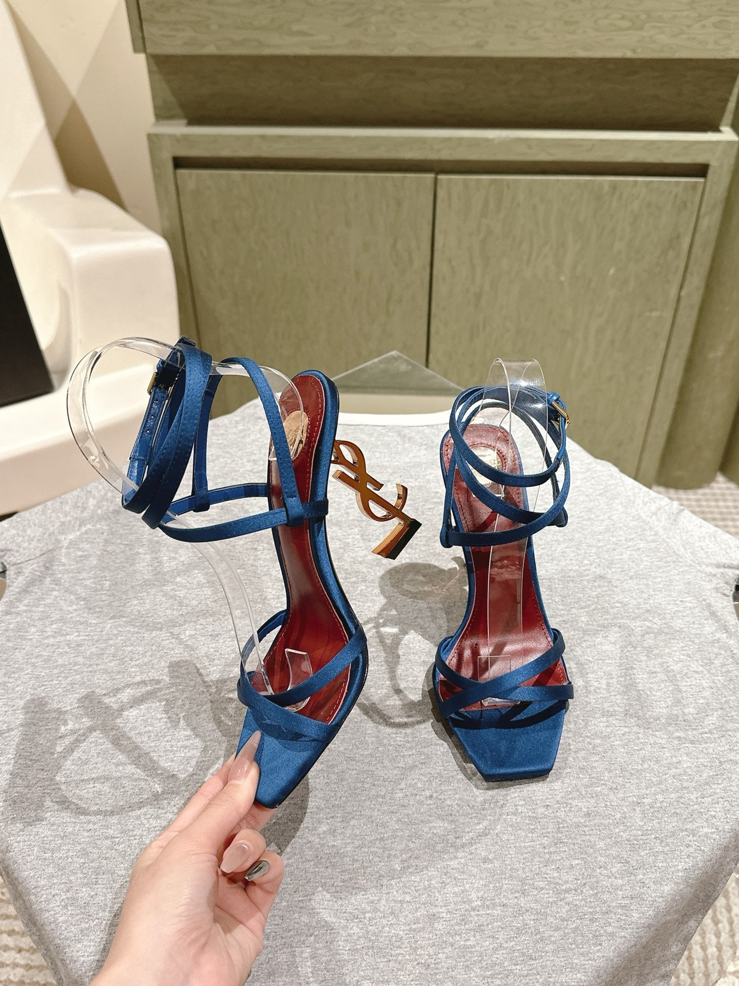 YSL 25S HIGH-HEEL SANDALS 100 MM IN DEEP NAVY BLUE SATIN WITH YSL LOGO HEEL DESIGN IN GOLD