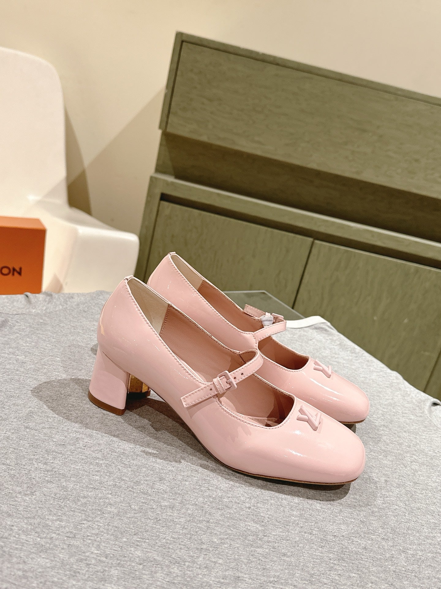 SWING HIGH MARY JANE 55 MM IN PALE PINK PATENT CALFSKIN