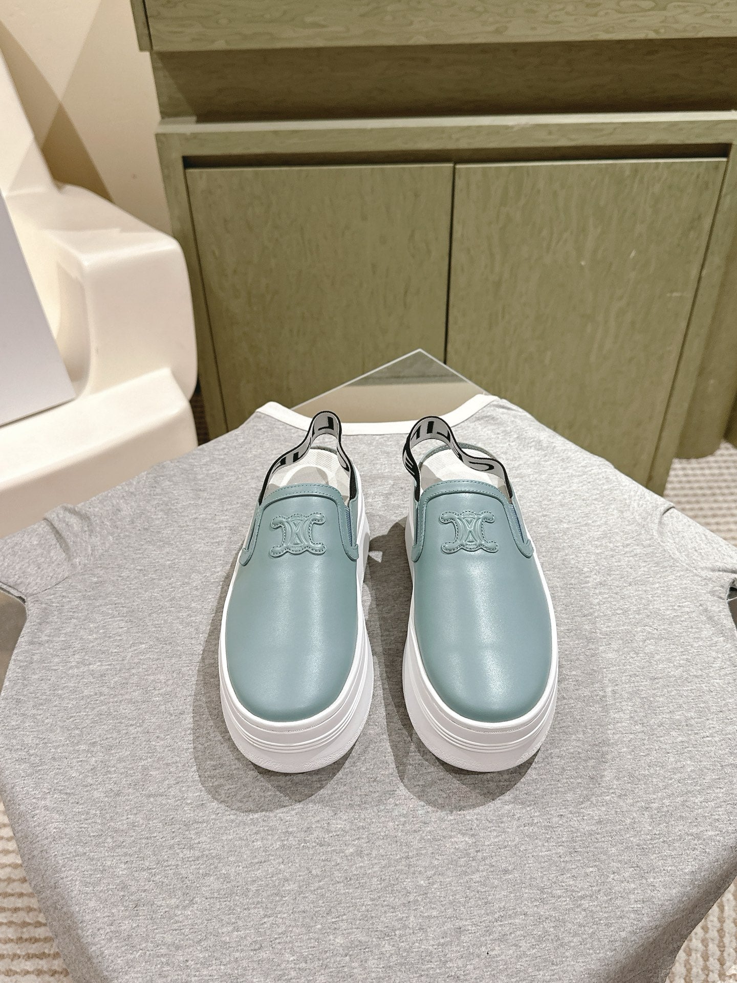 THICK-SOLED ELASTIC BACKLESS SHOES GRANNY SMITH BLUE SHINY CALFSKIN