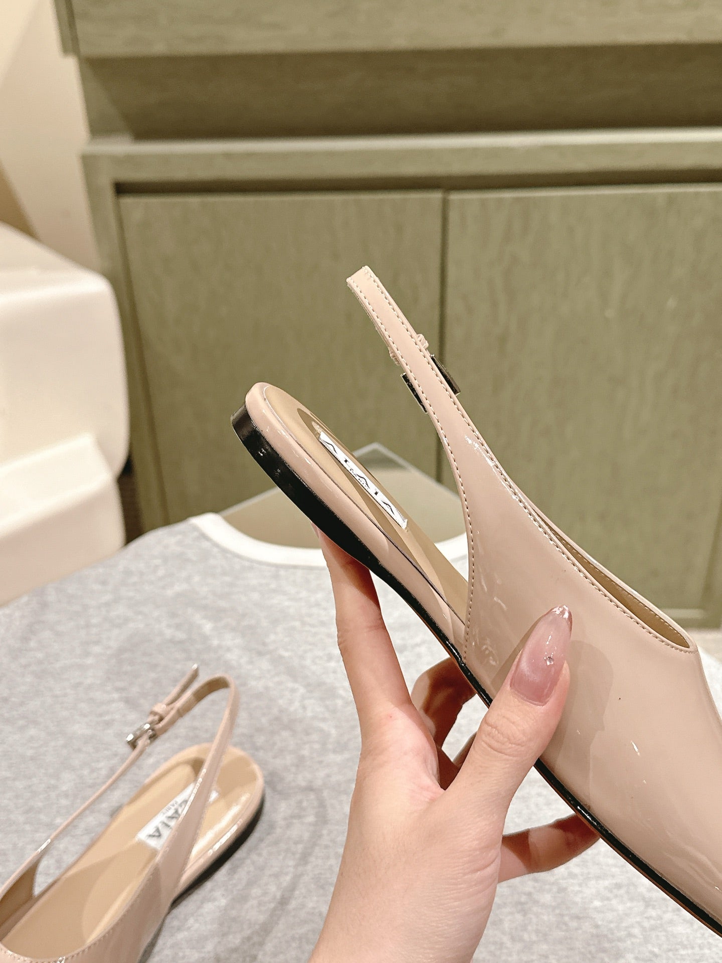 ALAIA SLINGBACK 25S IN LIGHT BEIGE PATENT LEATHER