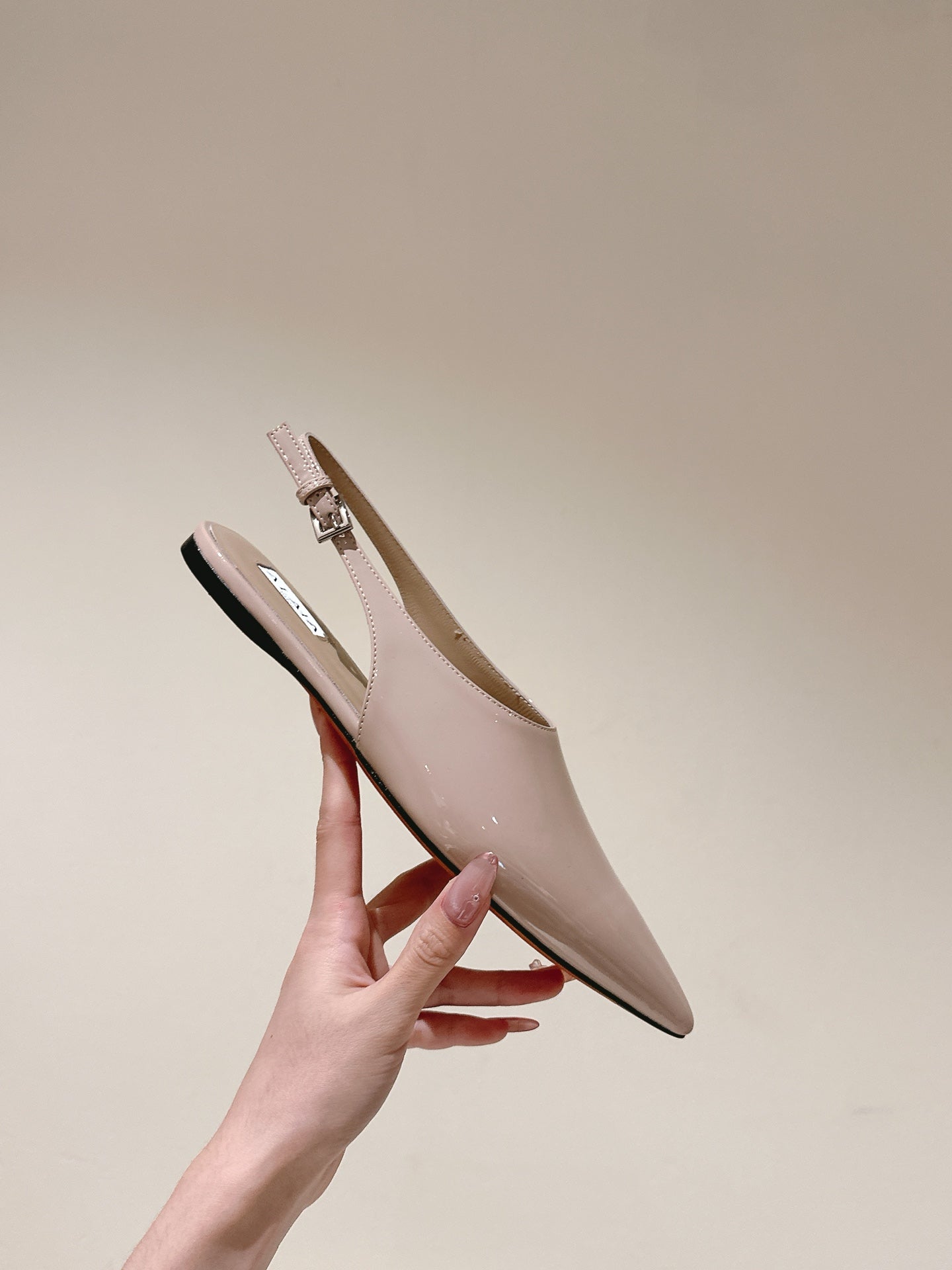 ALAIA SLINGBACK 25S IN LIGHT BEIGE PATENT LEATHER