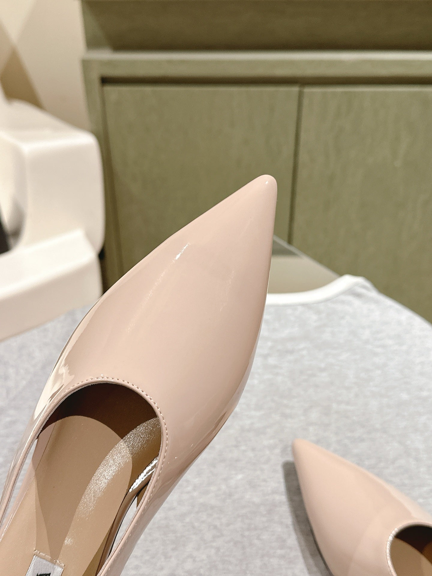 ALAIA SLINGBACK 25S IN LIGHT BEIGE PATENT LEATHER