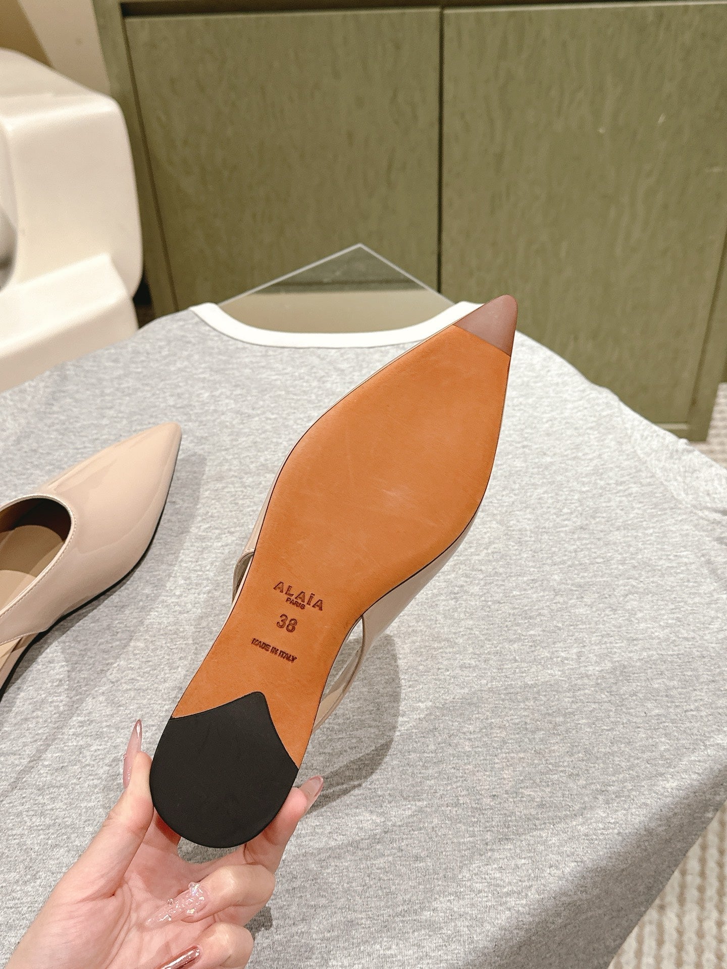 ALAIA SLINGBACK 25S IN LIGHT BEIGE PATENT LEATHER