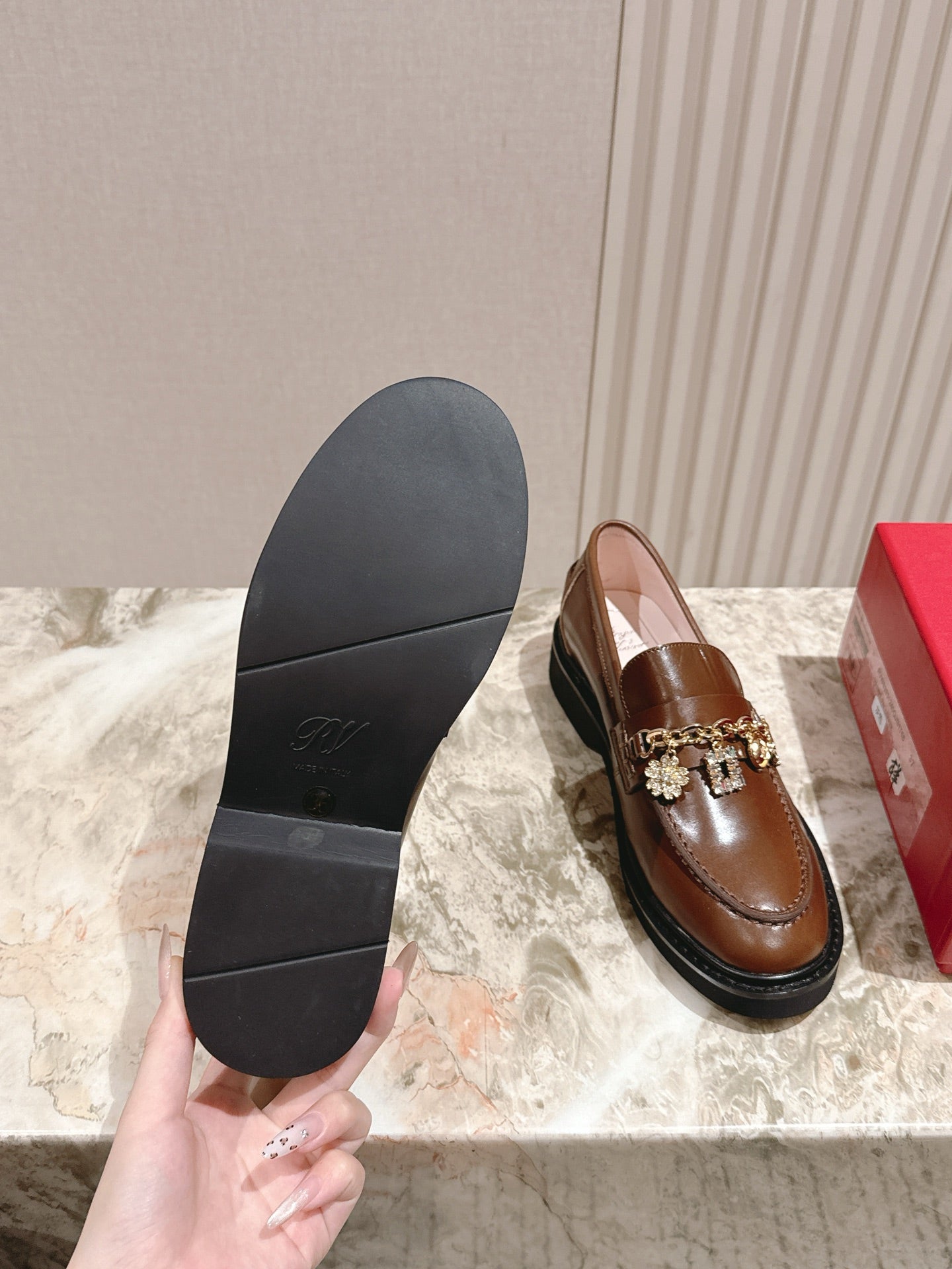 ROGER VIVIER 25S RANGERS CHAIN LOAFER IN DARK BROWN CALFSKIN