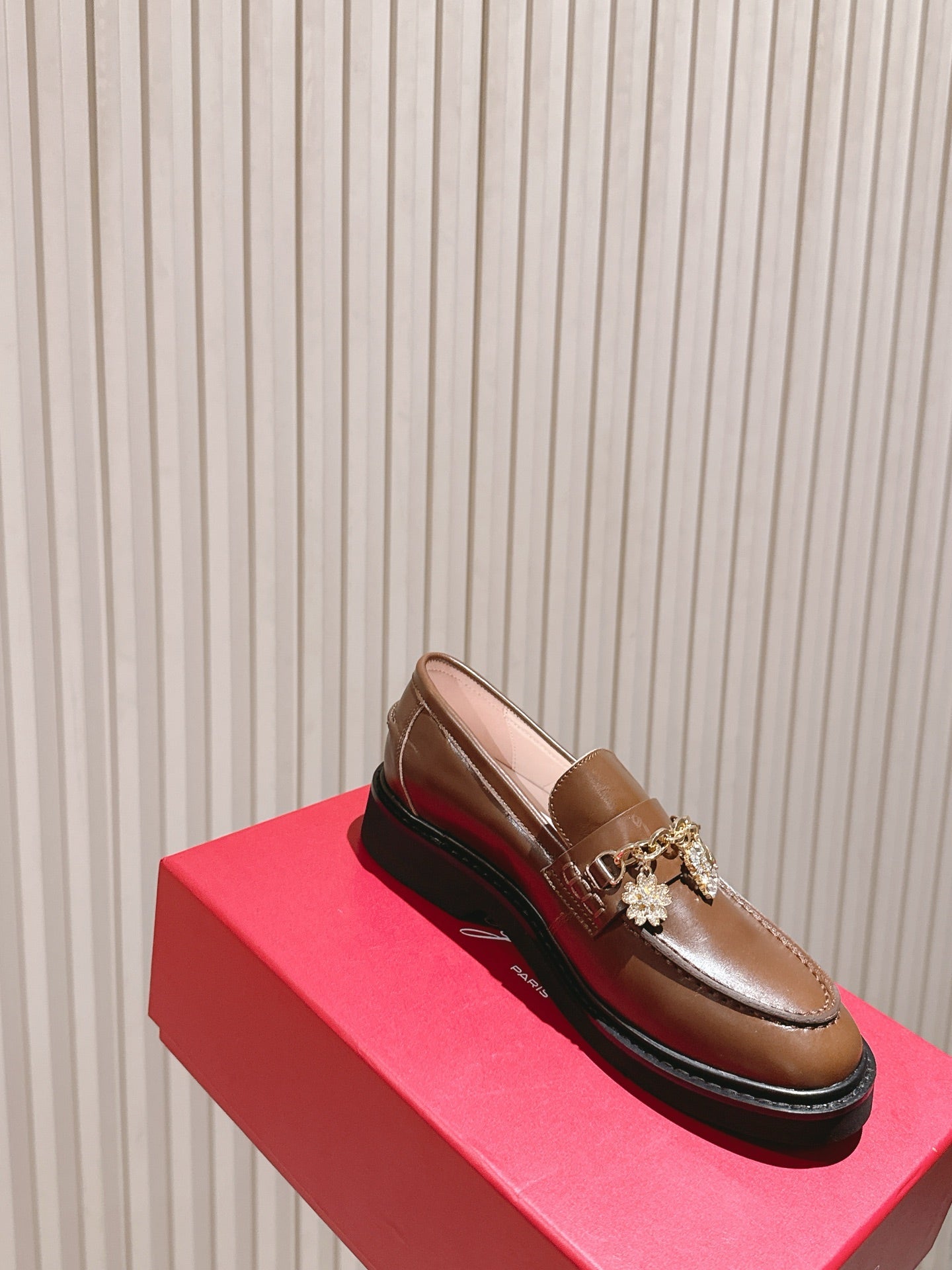 ROGER VIVIER 25S RANGERS CHAIN LOAFER IN DARK BROWN CALFSKIN