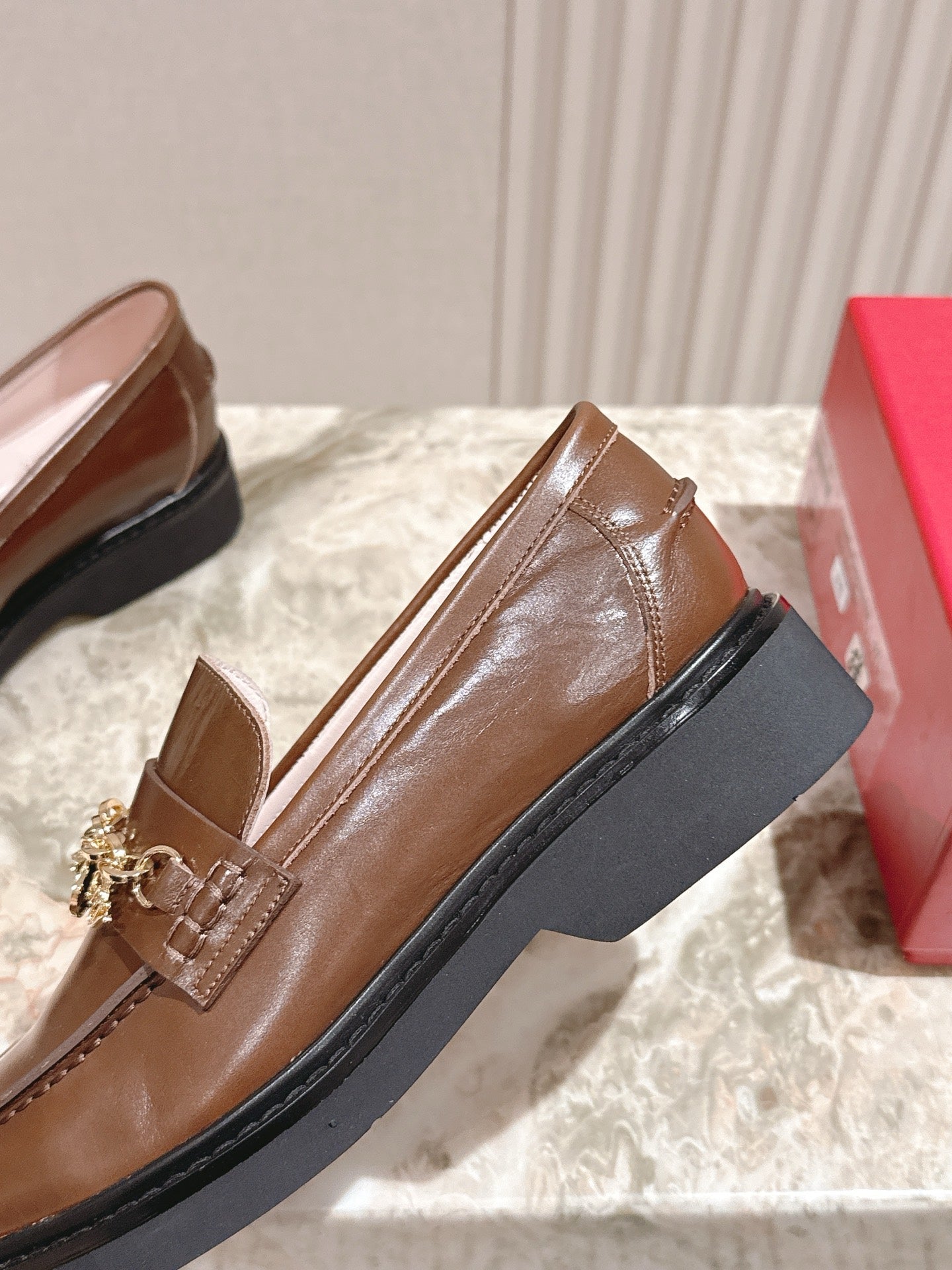 ROGER VIVIER 25S RANGERS CHAIN LOAFER IN DARK BROWN CALFSKIN