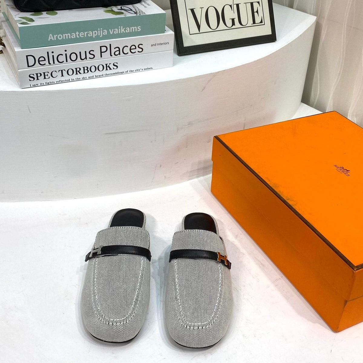 IENA MULE  GRAY CANVAS AND BLACK CALFSKIN