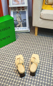 MARELLA THONG IN PALE YELLOW CALFSKIN WITH SIGNATURE INTRECCIATO INSOLE