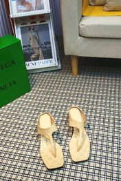 MARELLA THONG IN PALE YELLOW CALFSKIN WITH SIGNATURE INTRECCIATO INSOLE