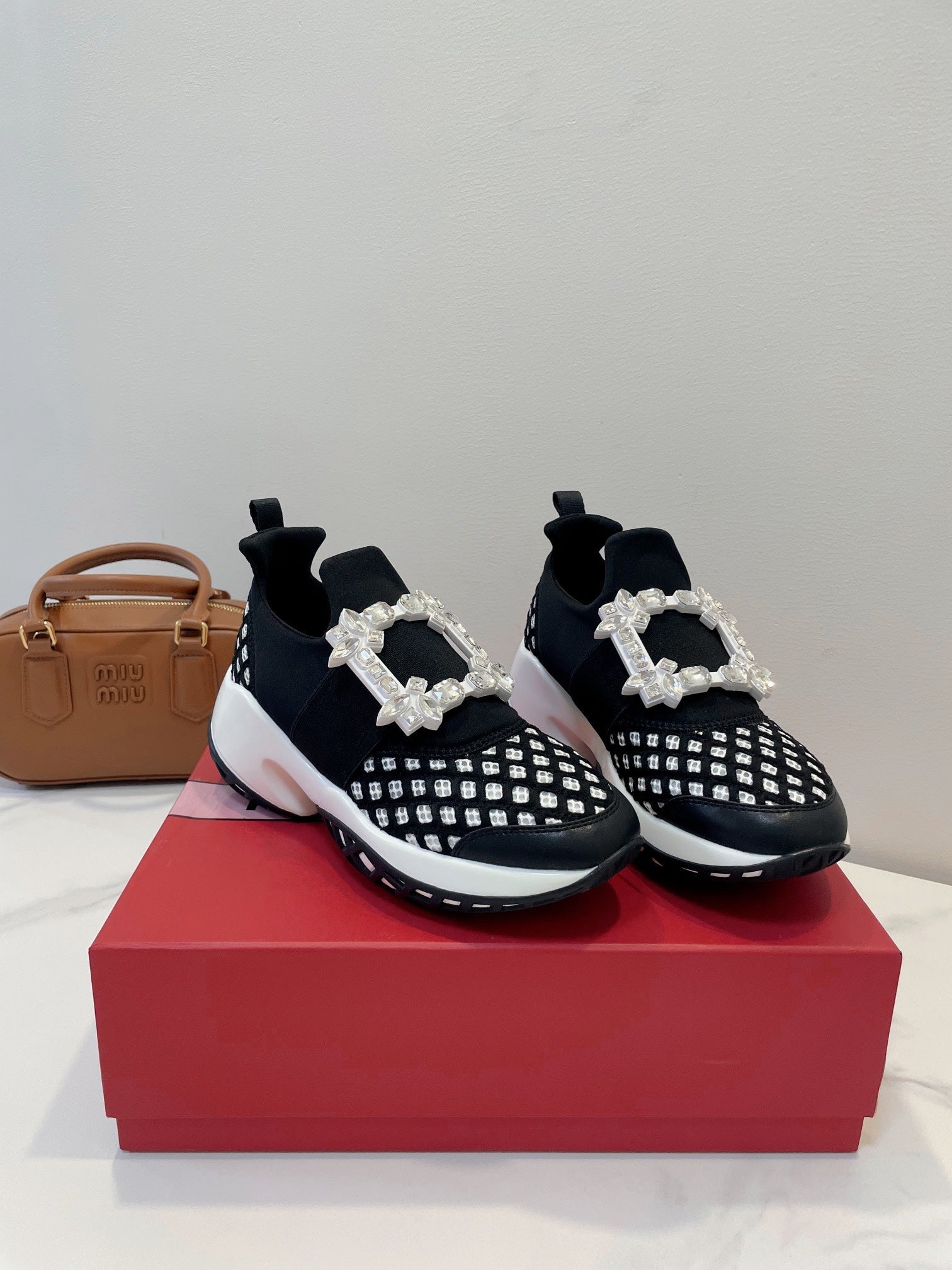 VIV' RUN SNEAKERS IN BLACK AND WHITE TECHNICAL FABRICS TRASS BUCKLE