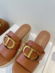 MONTAIGNE WEDGE SLIDE 95MM IN BROWN CALFSKIN