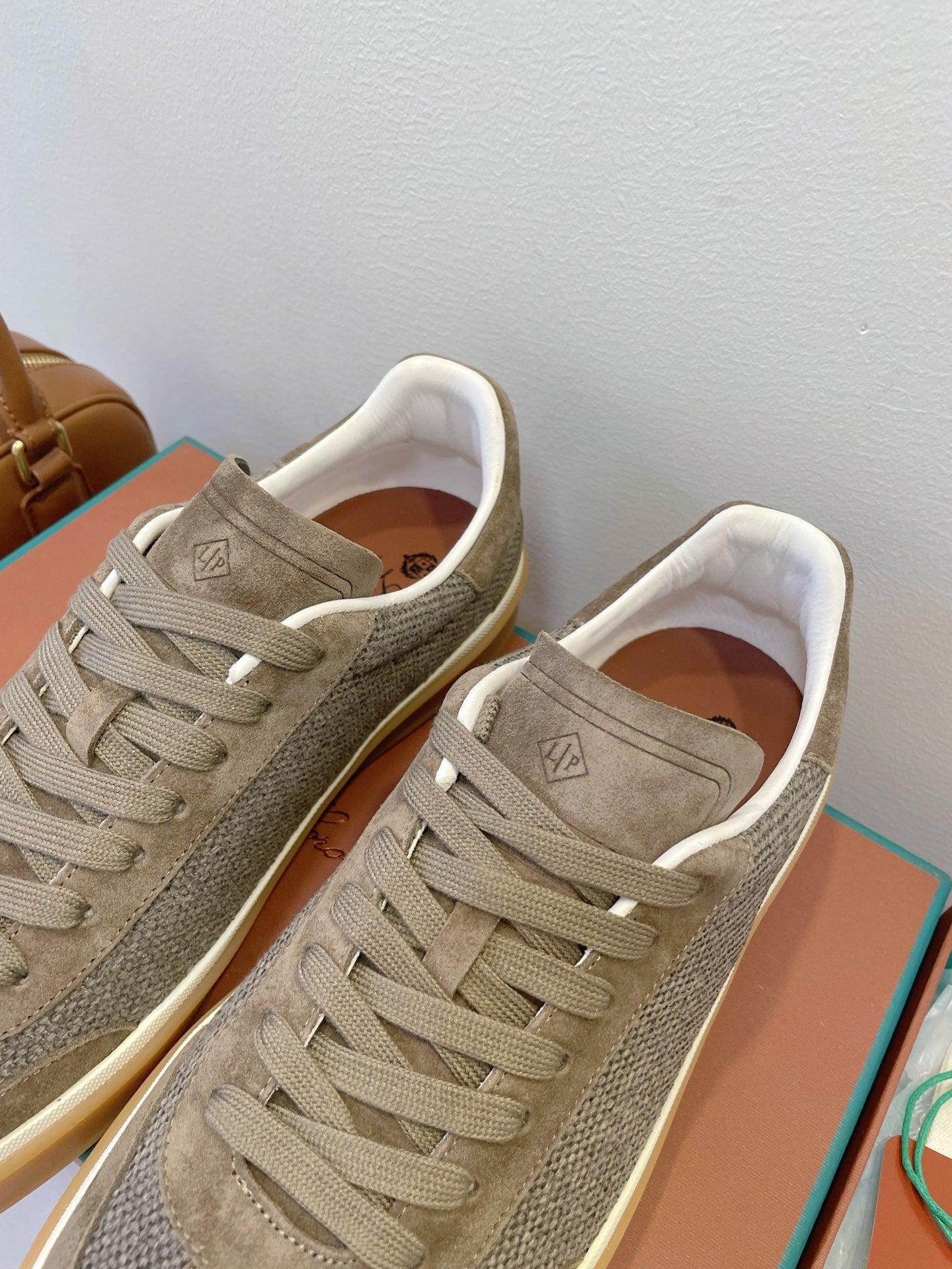 SNEAKERS IN MOSS SUEDE WITH CANVAS