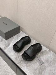 POOL CROCS SLIDE SANDAL IN BLACK RUBBER