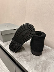 ALASKA BOOTIE IN BLACK SUEDE AND WOOL LINING